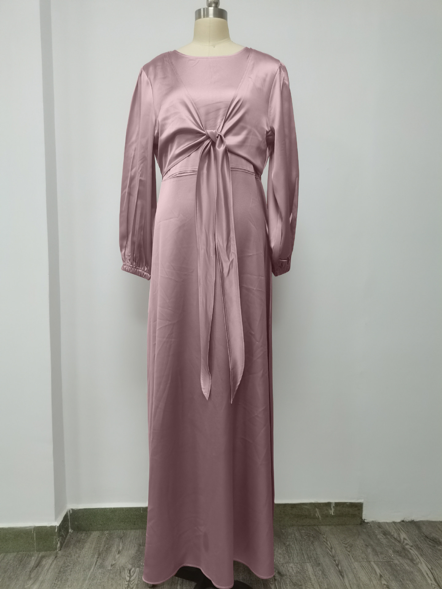 Robe longue en satin – Image 5