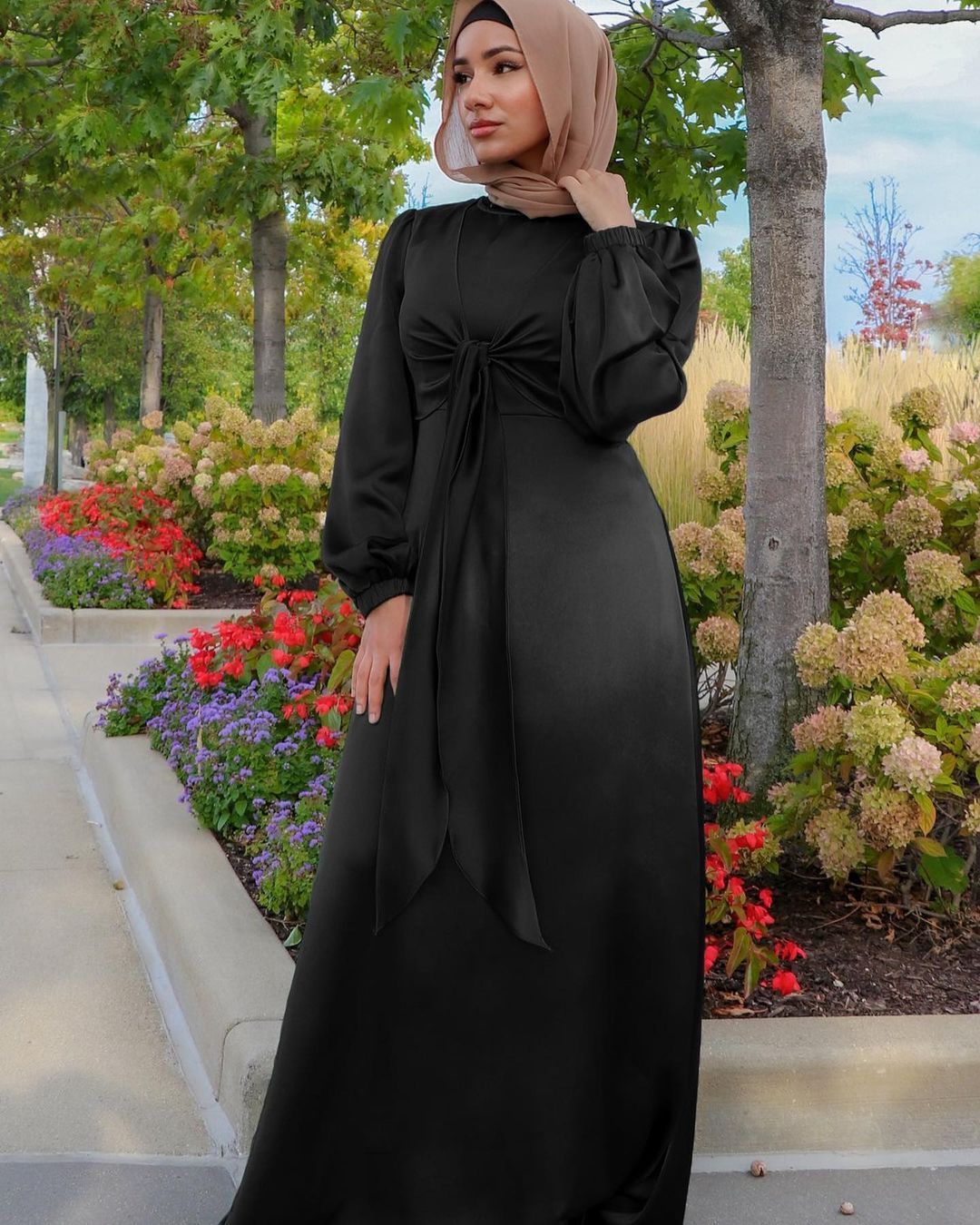 Robe longue en satin – Image 7